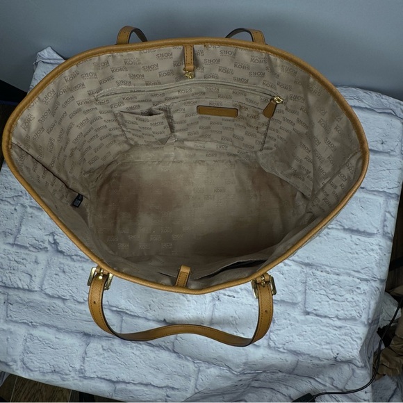 Michael Kors Met Center Stripe Carryall Tote in Vanilla/Gold - Picture 8 of 12